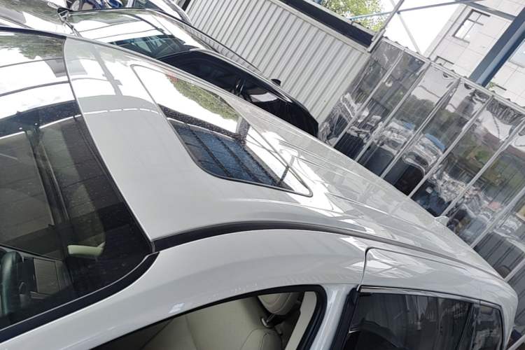 Used Toyota SIENNA 2023 2.5L Hybrid Luxury Edition Roof