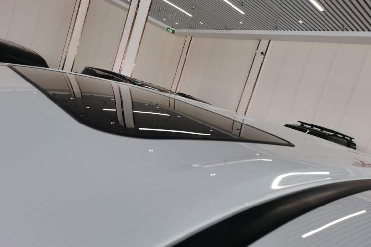 Used Toyota SIENNA 2023 2.5L Hybrid Deluxe Edition Roof