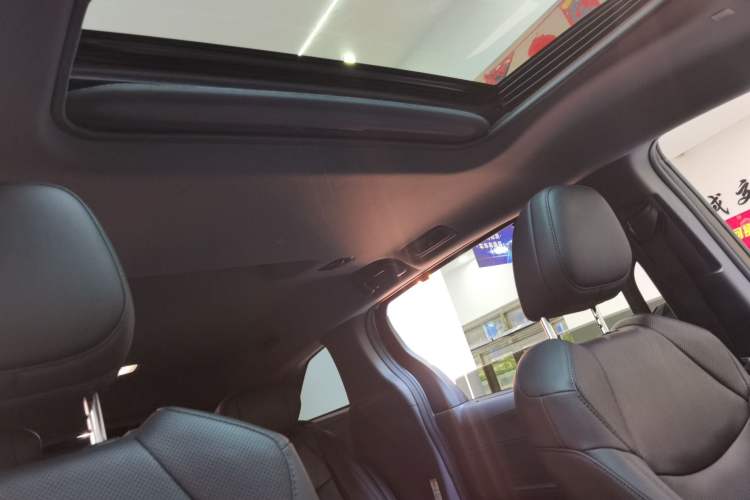 Used Toyota SIENNA 2023 2.5L Hybrid Deluxe Edition Roof
