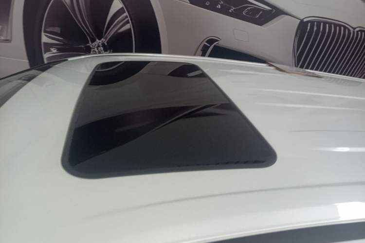 Used Toyota SIENNA 2023 2.5L Hybrid Deluxe Edition Roof