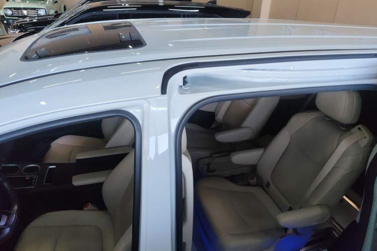Used Toyota SIENNA 2023 2.5L Hybrid Luxury Edition Roof