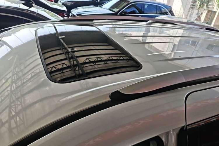 Used Toyota SIENNA 2023 2.5L Hybrid Deluxe Edition Roof