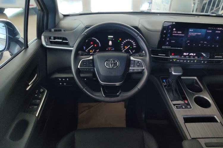 Used Toyota SIENNA 2023 2.5L Hybrid Deluxe Edition Steering Wheel