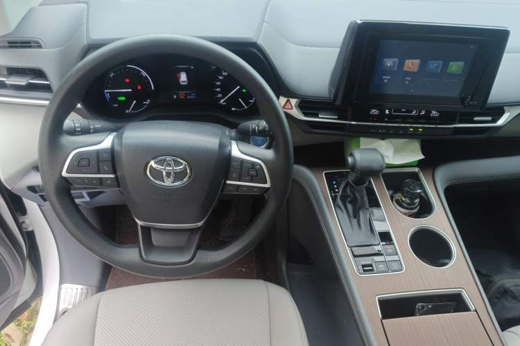 Used Toyota SIENNA 2023 2.5L Hybrid Comfort Edition Steering Wheel