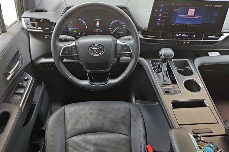 Used Toyota SIENNA 2023 2.5L Hybrid Deluxe Edition Steering Wheel
