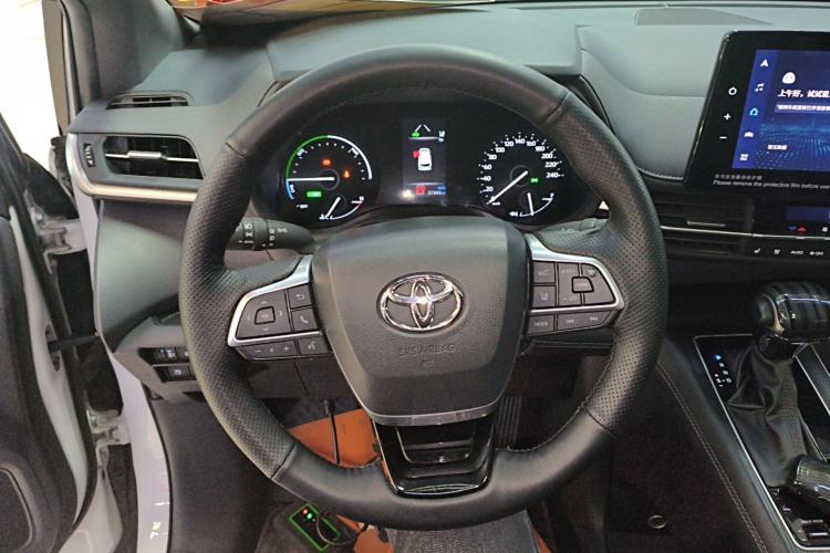 Used Toyota SIENNA 2023 2.5L Hybrid Deluxe Edition Steering Wheel
