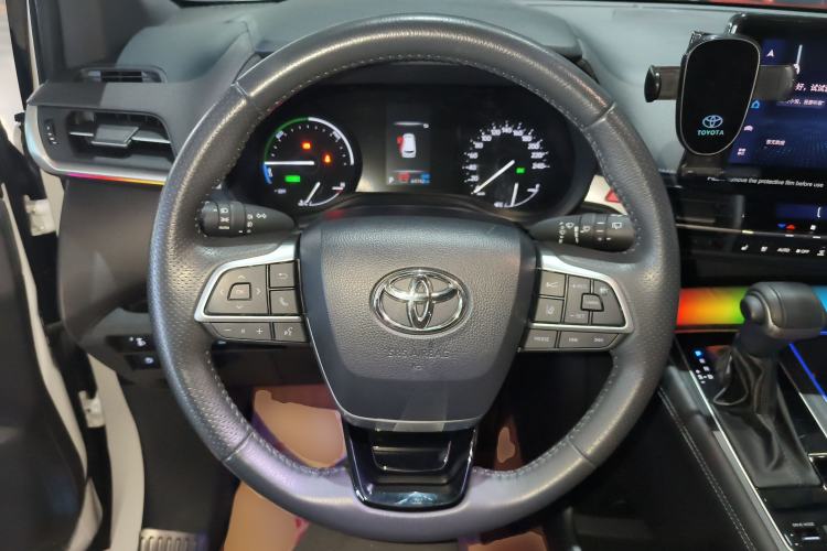 Used Toyota SIENNA 2023 2.5L Hybrid Deluxe Edition Steering Wheel