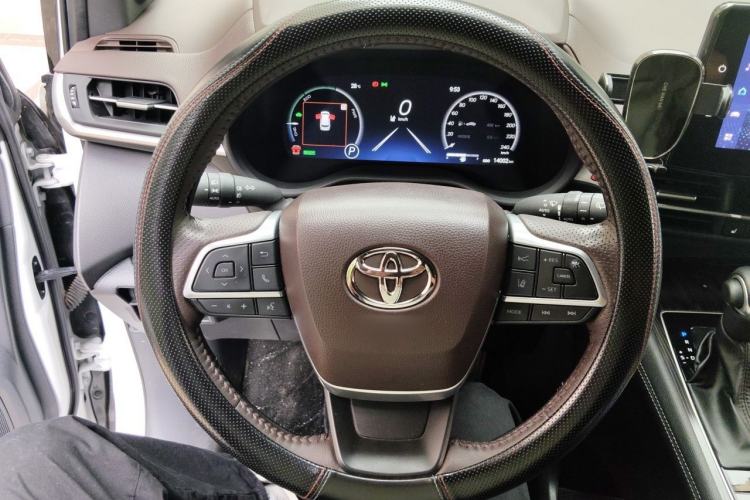Used Toyota SIENNA 2023 2.5L Hybrid Platinum Edition Steering Wheel