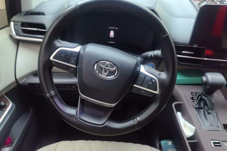 Used Toyota SIENNA 2023 2.5L Hybrid Comfort Edition Steering Wheel