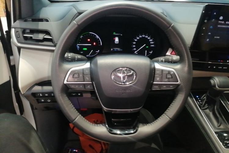 Used Toyota SIENNA 2023 2.5L Hybrid Deluxe Edition Steering Wheel