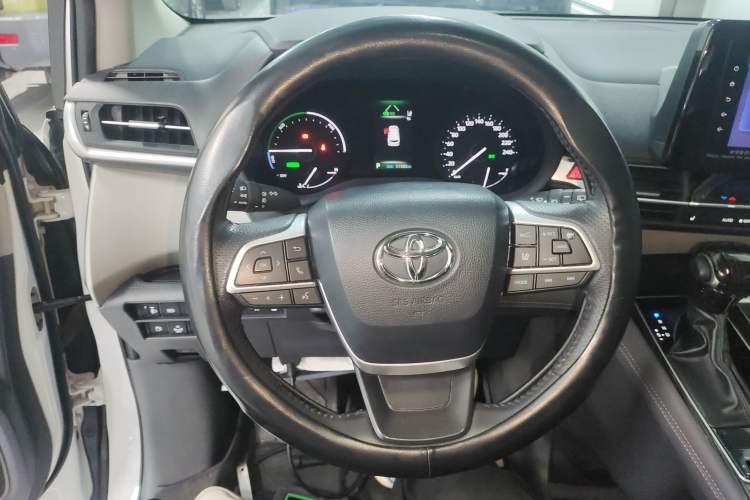 Used Toyota SIENNA 2023 2.5L Hybrid Luxury Edition Steering Wheel