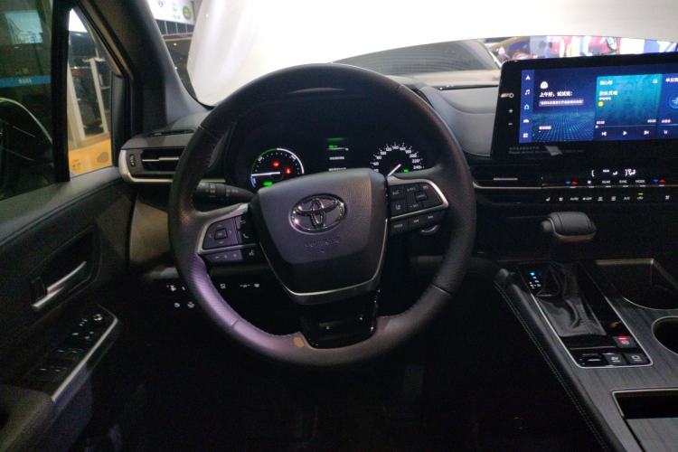 Used Toyota SIENNA 2023 2.5L Hybrid Deluxe Edition Steering Wheel
