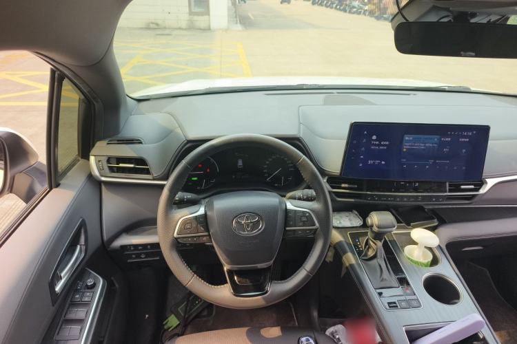 Used Toyota SIENNA 2023 2.5L Hybrid Deluxe Edition Steering Wheel