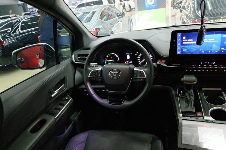 Used Toyota SIENNA 2023 2.5L Hybrid Deluxe Edition Steering Wheel