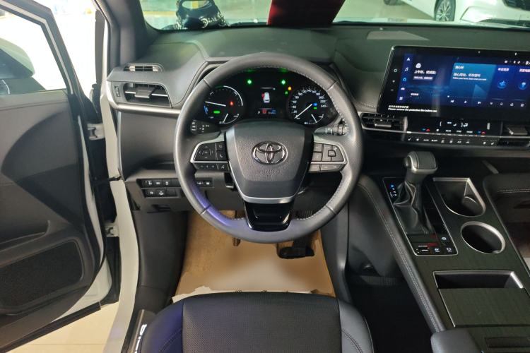 Used Toyota SIENNA 2023 2.5L Hybrid Deluxe Edition Steering Wheel