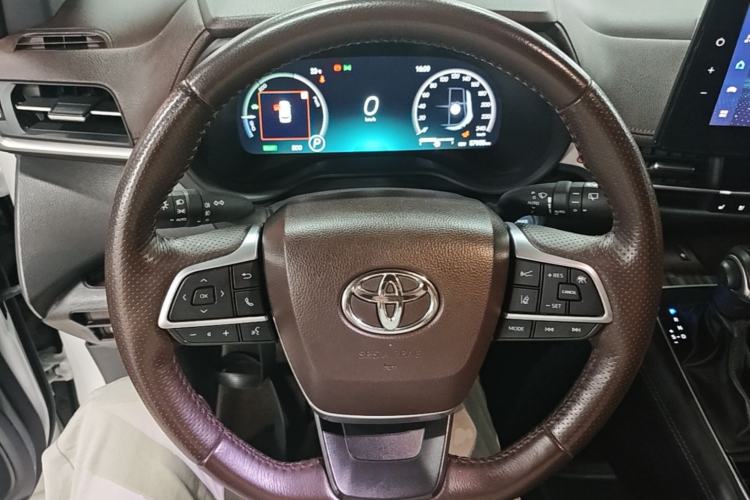 Used Toyota SIENNA 2023 2.5L Hybrid Platinum Edition Steering Wheel