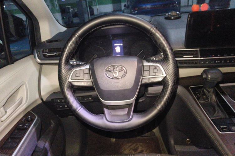 Used Toyota SIENNA 2023 2.5L Hybrid Comfort Edition Steering Wheel