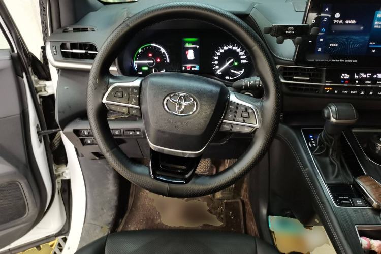 Used Toyota SIENNA 2023 2.5L Hybrid Deluxe Edition Steering Wheel