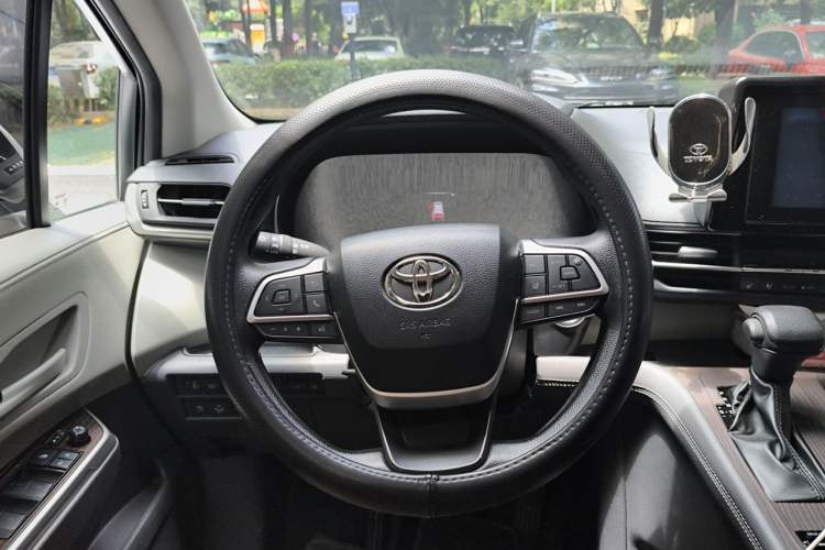 Used Toyota SIENNA 2023 2.5L Hybrid Comfort Edition Steering Wheel