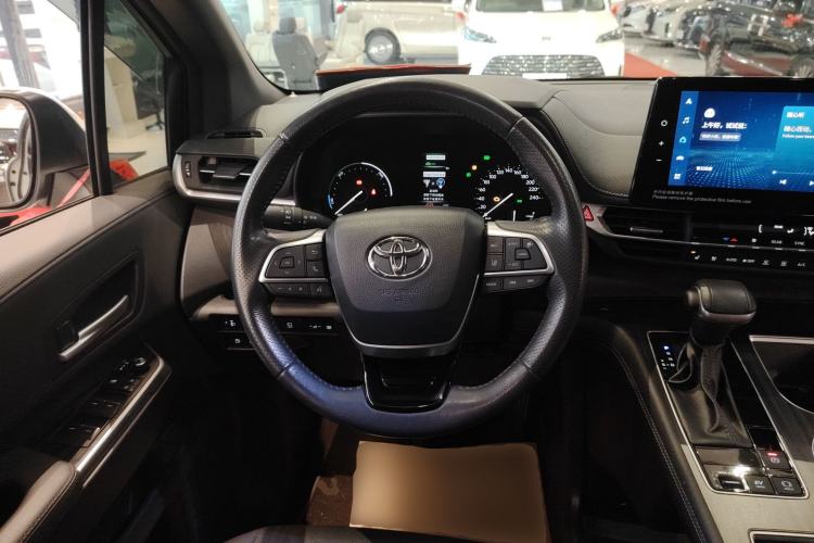 Used Toyota SIENNA 2023 2.5L Hybrid Deluxe Edition Steering Wheel