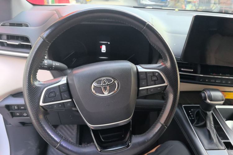 Used Toyota SIENNA 2023 2.5L Hybrid Deluxe Edition Steering Wheel
