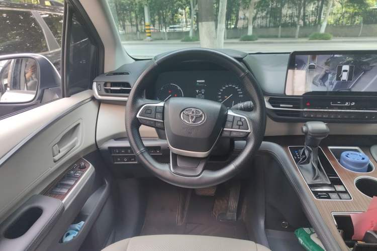 Used Toyota SIENNA 2023 2.5L Hybrid Comfort Edition Steering Wheel