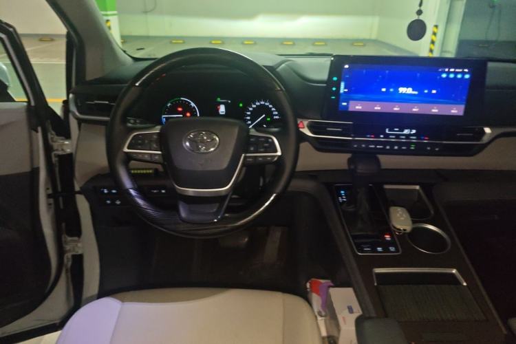 Used Toyota SIENNA 2023 2.5L Hybrid Comfort Edition Steering Wheel
