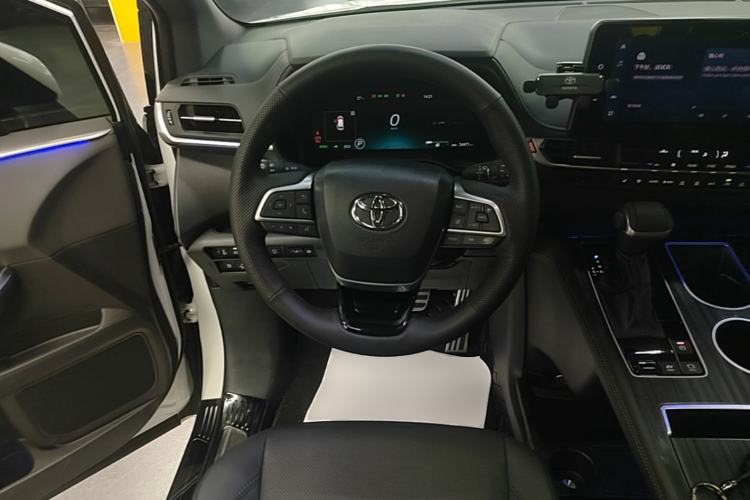 Used Toyota SIENNA 2023 2.5L Hybrid Ultimate Edition Steering Wheel