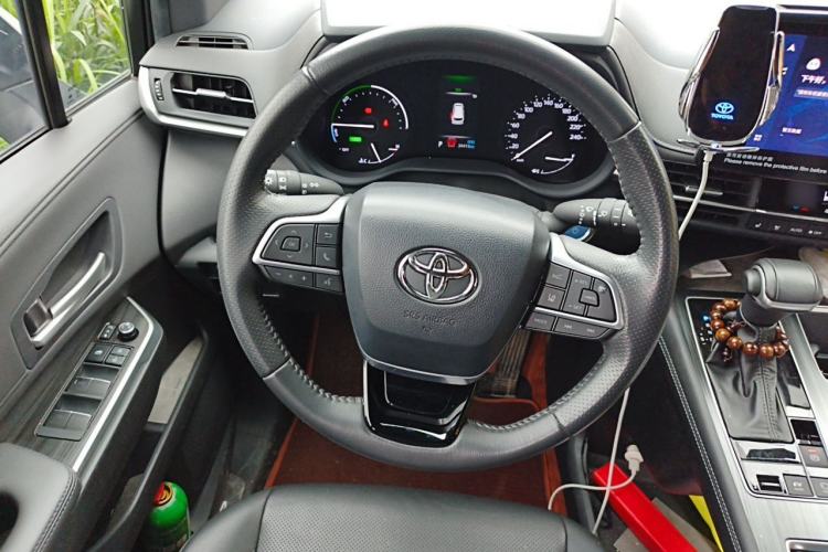 Used Toyota SIENNA 2023 2.5L Hybrid Deluxe Edition Steering Wheel