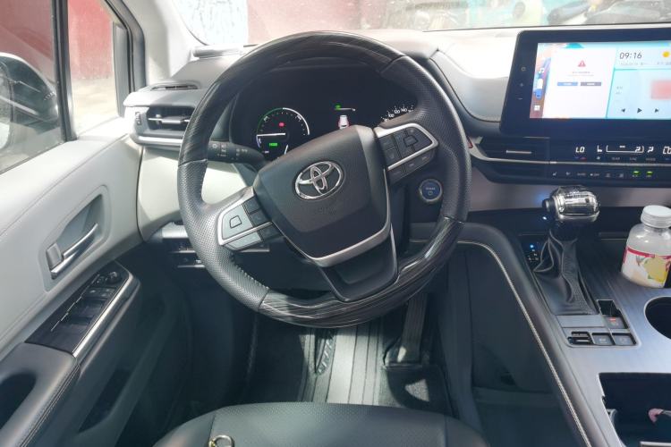 Used Toyota SIENNA 2023 2.5L Hybrid Comfort Edition Steering Wheel