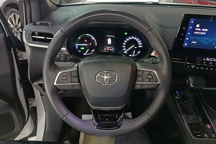 Used Toyota SIENNA 2023 2.5L Hybrid Deluxe Edition Steering Wheel