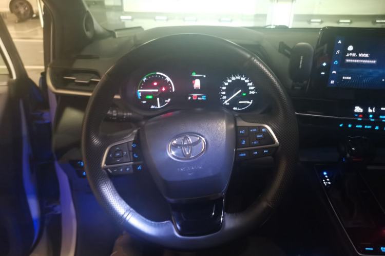 Used Toyota SIENNA 2023 2.5L Hybrid Deluxe Edition Steering Wheel