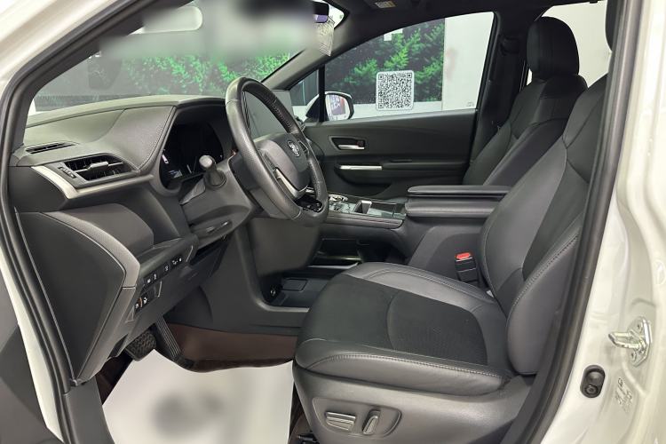 Used Toyota SIENNA 2023 2.5L Hybrid Deluxe Edition Steering Wheel