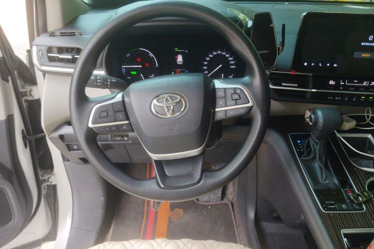 Used Toyota SIENNA 2023 2.5L Hybrid Comfort Edition Steering Wheel