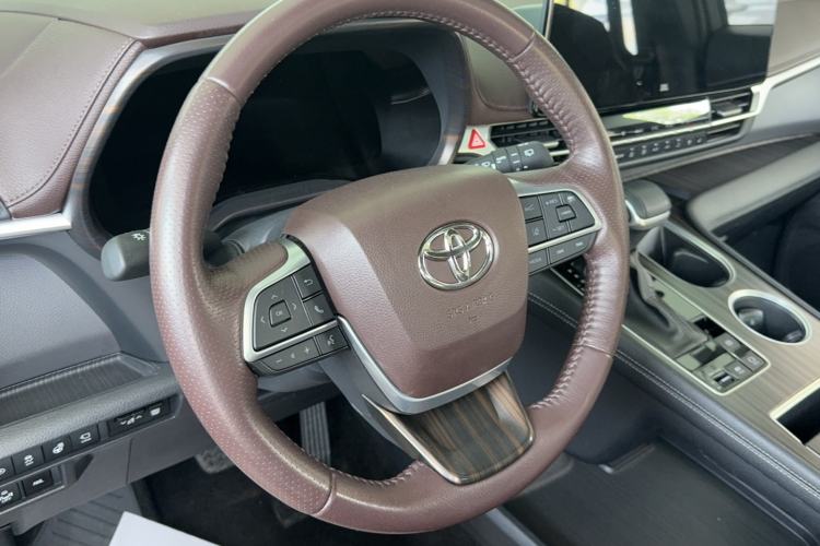 Used Toyota SIENNA 2023 2.5L Hybrid Platinum Edition Steering Wheel