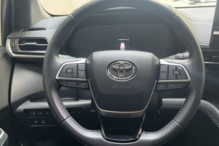 Used Toyota SIENNA 2023 2.5L Hybrid Deluxe Edition Steering Wheel