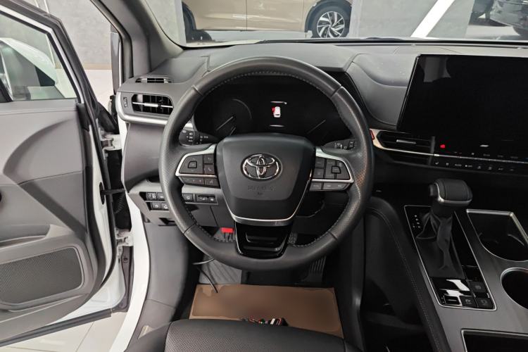 Used Toyota SIENNA 2023 2.5L Hybrid Deluxe Edition Steering Wheel