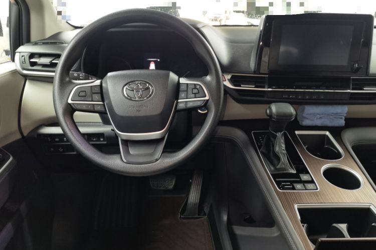 Used Toyota SIENNA 2023 2.5L Hybrid Comfort Edition Steering Wheel
