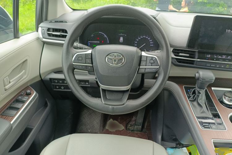 Used Toyota SIENNA 2023 2.5L Hybrid Comfort Edition Steering Wheel