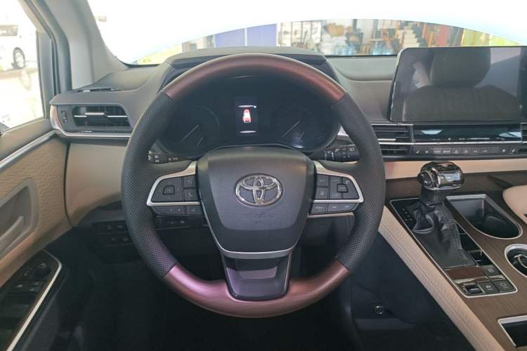 Used Toyota SIENNA 2023 2.5L Hybrid Comfort Edition Steering Wheel