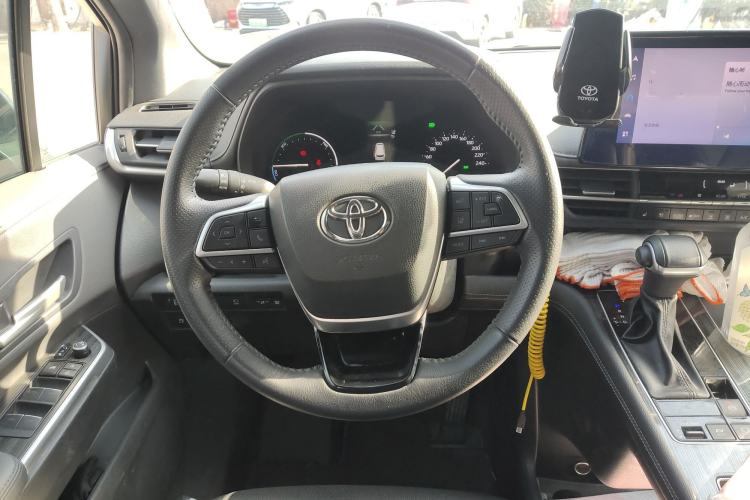 Used Toyota SIENNA 2023 2.5L Hybrid Deluxe Edition Steering Wheel