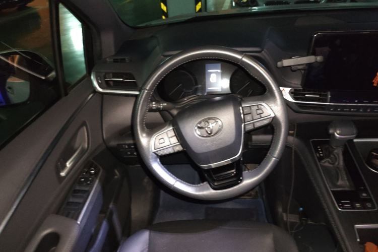 Used Toyota SIENNA 2023 2.5L Hybrid Deluxe Edition Steering Wheel