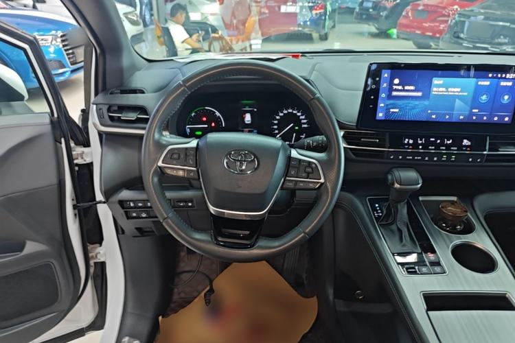 Used Toyota SIENNA 2023 2.5L Hybrid Deluxe Edition Steering Wheel