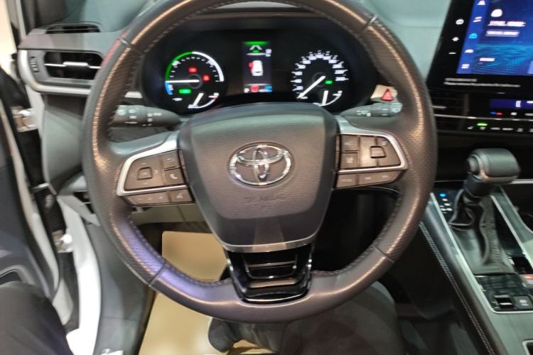 Used Toyota SIENNA 2023 2.5L Hybrid Deluxe Edition Steering Wheel
