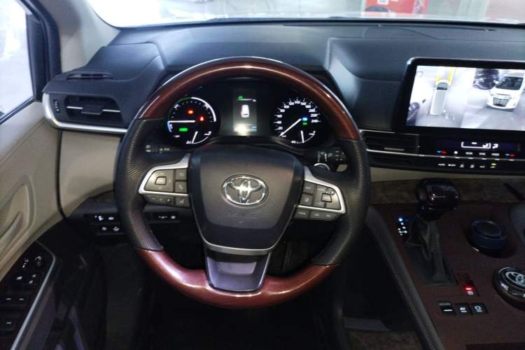 Used Toyota SIENNA 2023 2.5L Hybrid Comfort Edition Steering Wheel