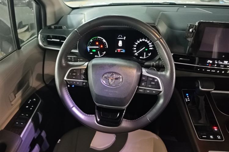 Used Toyota SIENNA 2023 2.5L Hybrid Comfort Edition Steering Wheel