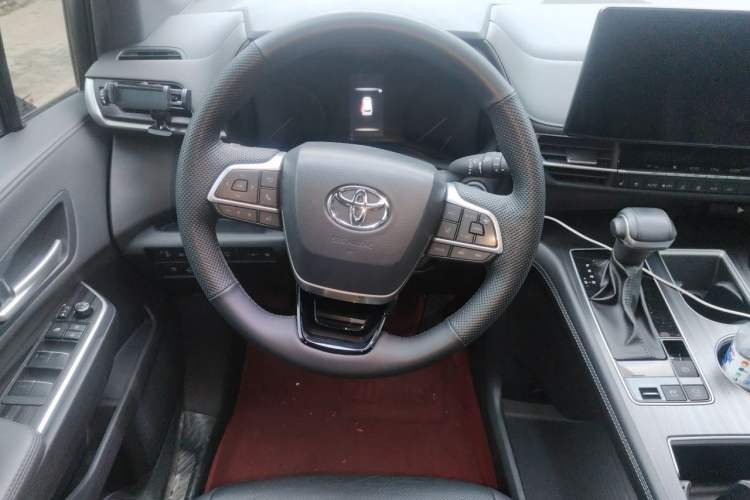 Used Toyota SIENNA 2023 2.5L Hybrid Deluxe Edition Steering Wheel