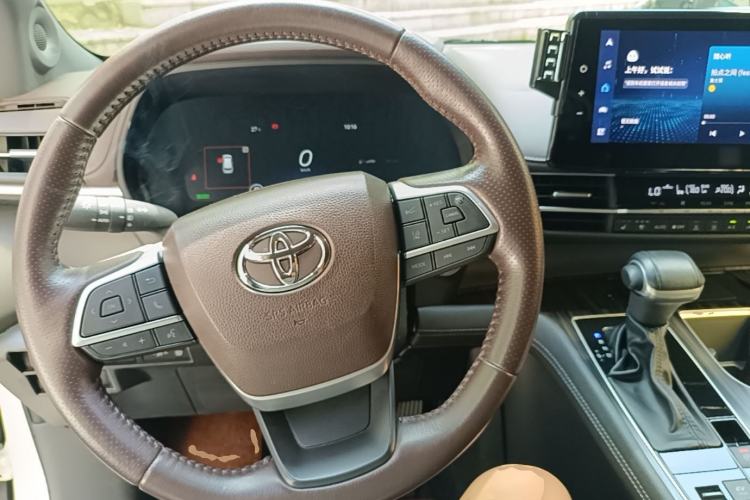 Used Toyota SIENNA 2023 2.5L Hybrid Platinum Edition Steering Wheel