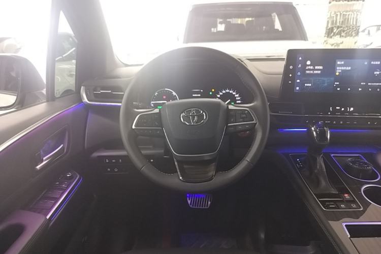 Used Toyota SIENNA 2023 2.5L Hybrid Deluxe Edition Steering Wheel