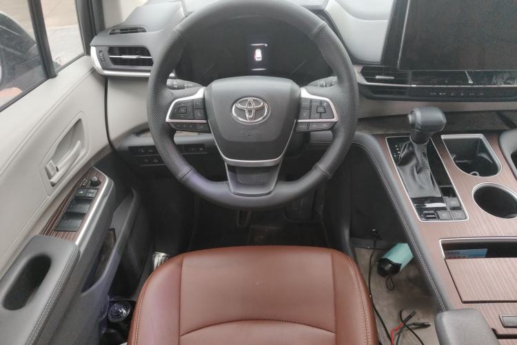 Used Toyota SIENNA 2023 2.5L Hybrid Comfort Edition Steering Wheel